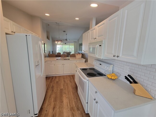 Building Photo - 4950 Deerfield Way