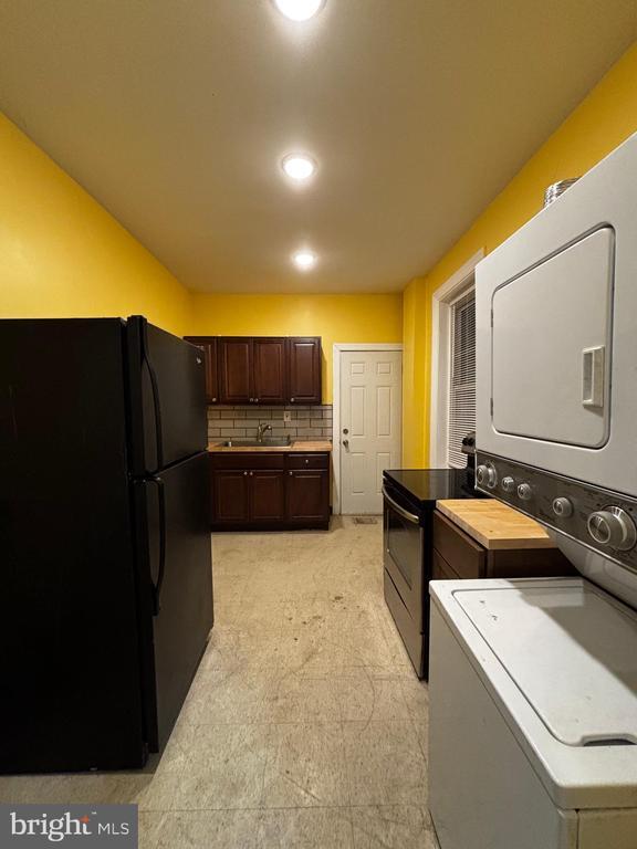 Building Photo - 2116 E Cambria St