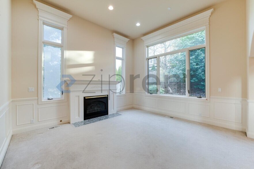 Building Photo - 16461 SE 56th Pl