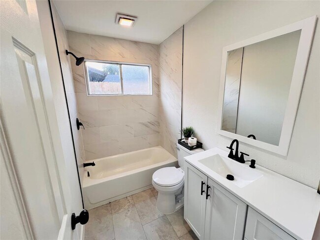 Building Photo - 9614 Ravensworth Dr