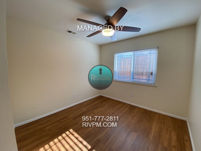 Building Photo - 3 bed 2 bath Orangecrest home Coming Soon