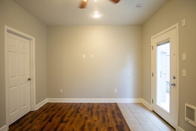 Building Photo - Ground Floor Studio with Contemporary Styl...