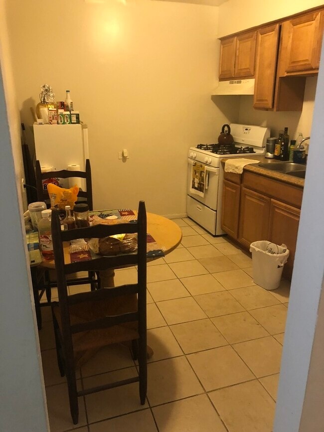 Building Photo - 2411 W Fargo Ave