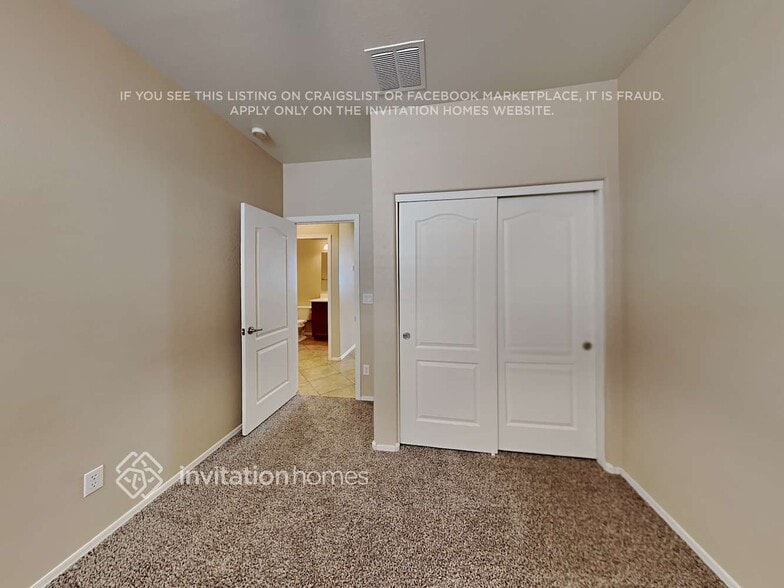 Building Photo - 17625 W Lilac St