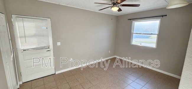 Building Photo - 5935 Antilla Dr