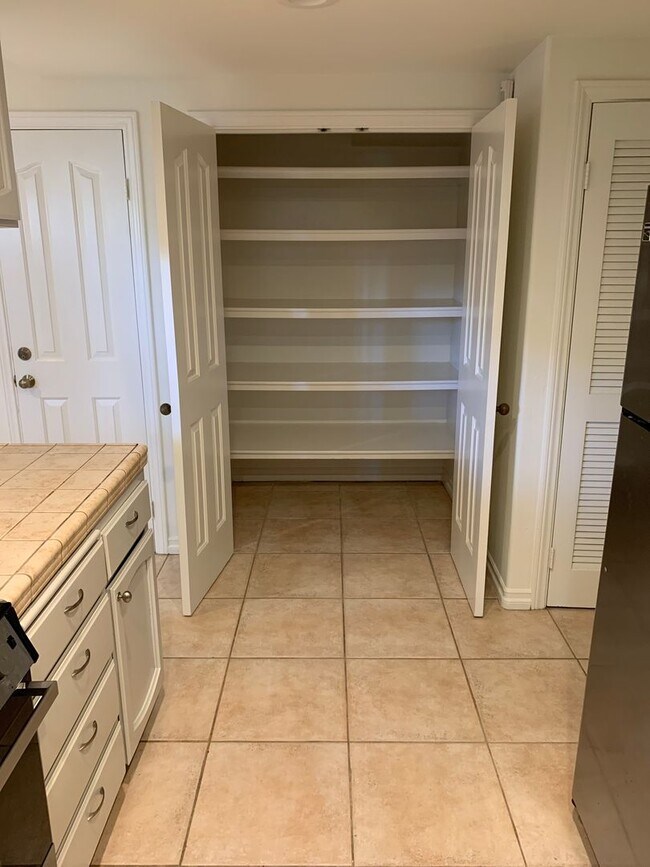 Building Photo - MIC