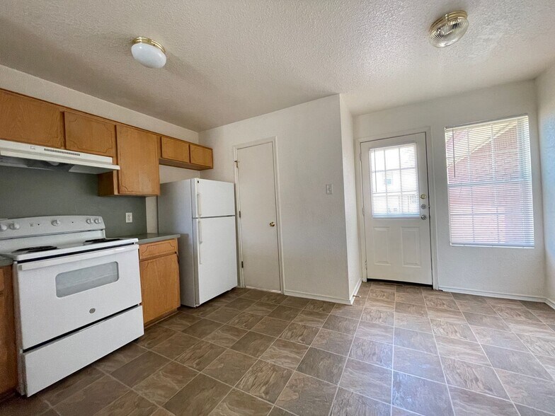 Building Photo - 4407 Jeff Scott Dr