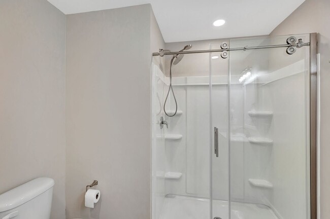 Building Photo - Completely Renovated Gem in Park Circle