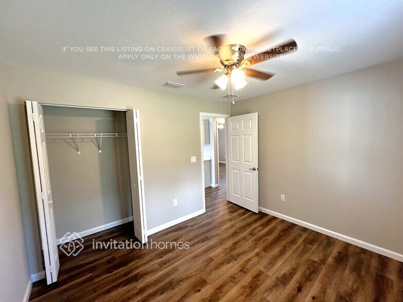 Building Photo - 691 SW Hillsboro Cir