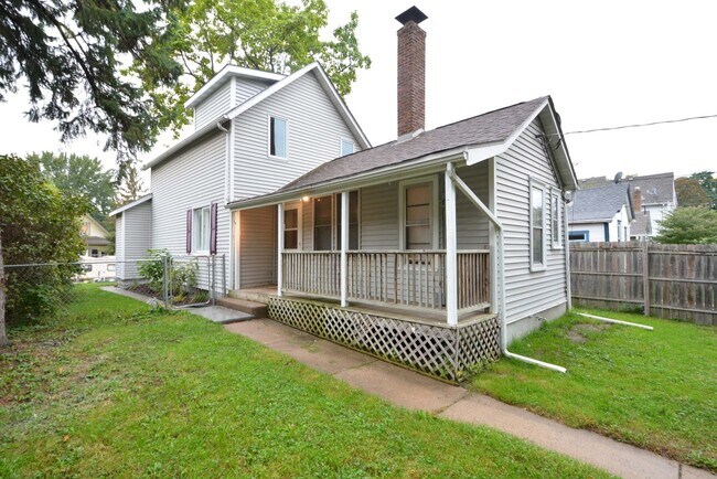 Building Photo - 3 Bed 1.5 Bath Single Family Home in St. Pau