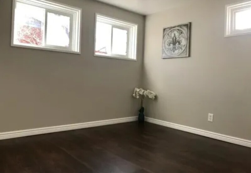 Building Photo - 2226 N Circle Dr