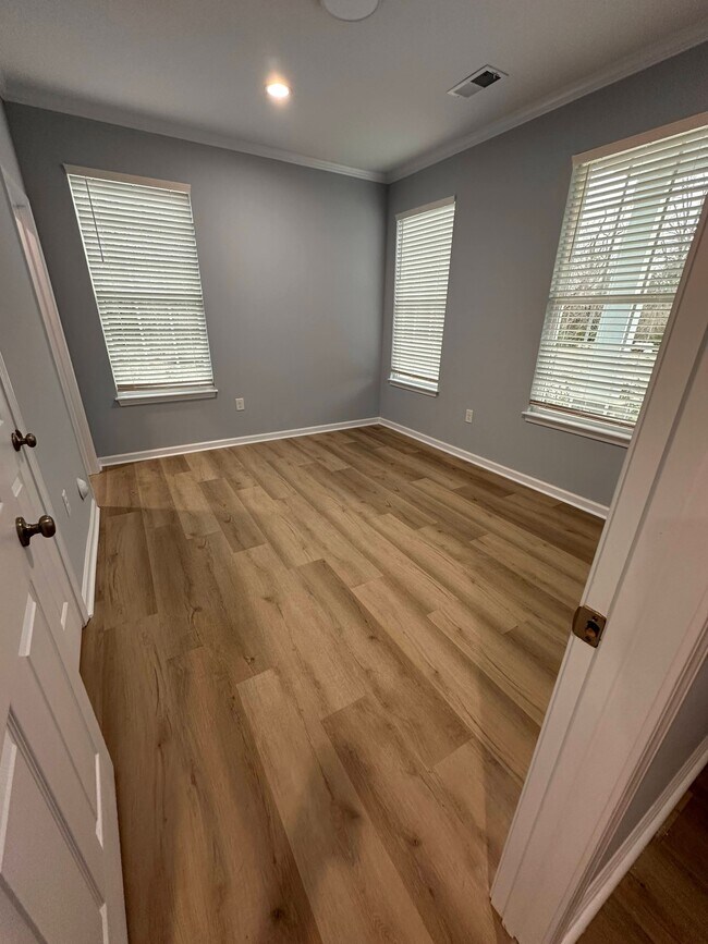 Building Photo - 517 Cardamon Ct