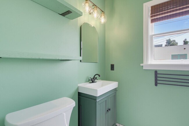Building Photo - Historic Charm Meets Modern Living – Stunning 5 Bedroom Home on Iconic Myrtle Avenue