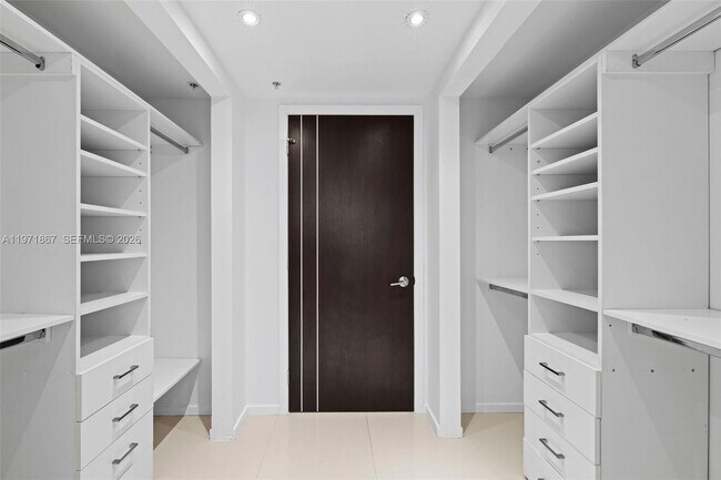 Building Photo - 650 West Ave