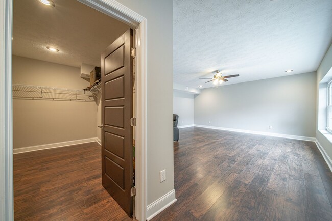 Building Photo - 4 bedroom/3 bath, 3711 sqft in Midtown!