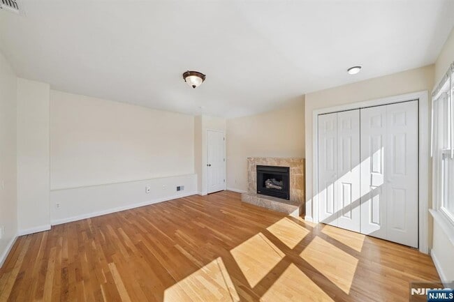 Building Photo - 364 New York Ave