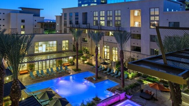 Building Photo - 2625 E Camelback Rd