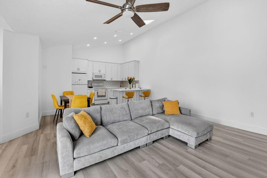 Building Photo - 9903 Boca Gardens Trl