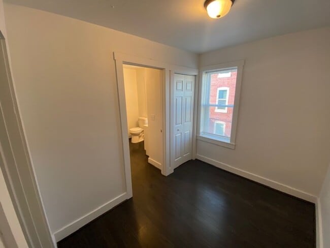 Building Photo - 212 W Hope Ave