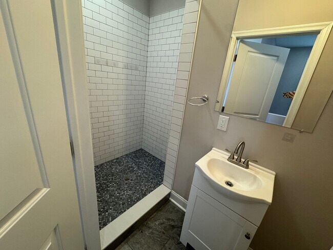 Building Photo - 1530 N Sydenham St