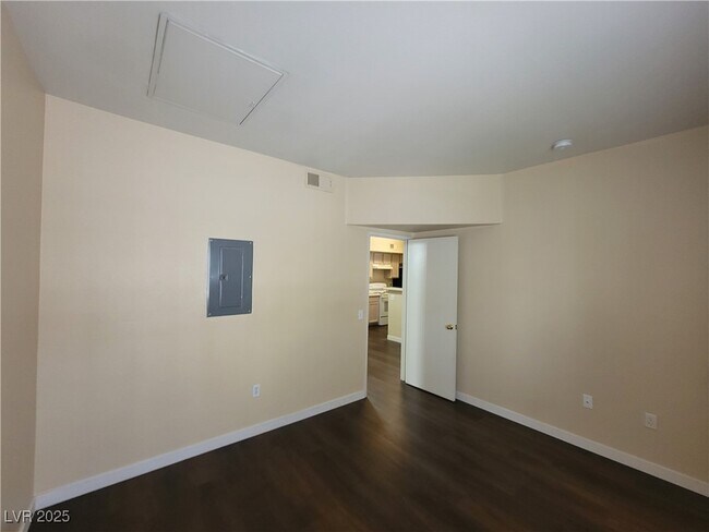 Building Photo - 2615 W Gary Ave