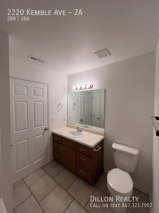 Building Photo - 2220 Kemble Ave