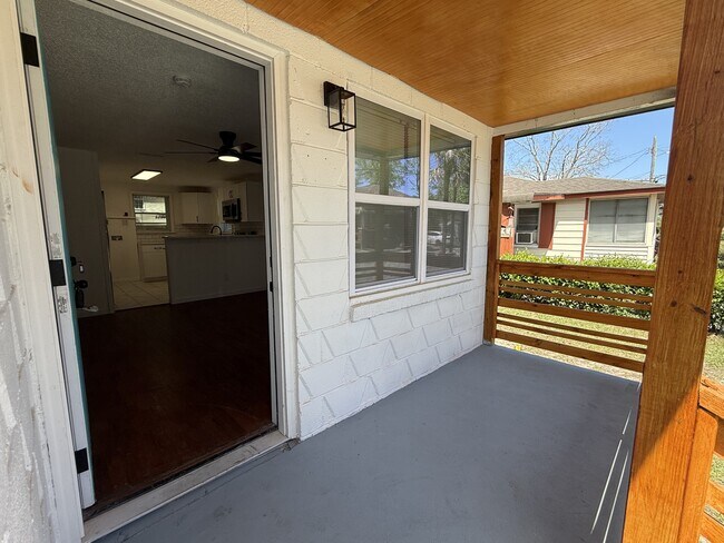 Building Photo - 239 Jenks St