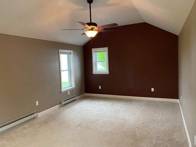 Building Photo - Coming soon! 4 Bedroom Farmhouse for Rent in Shippensburg