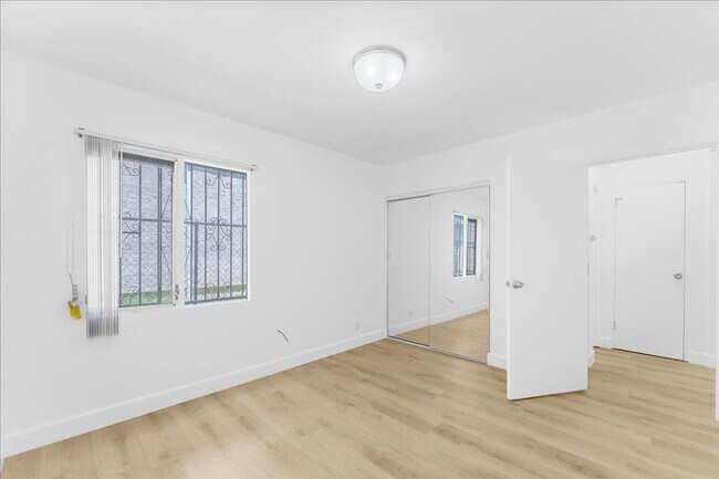 Building Photo - 6114 Cahuenga Blvd