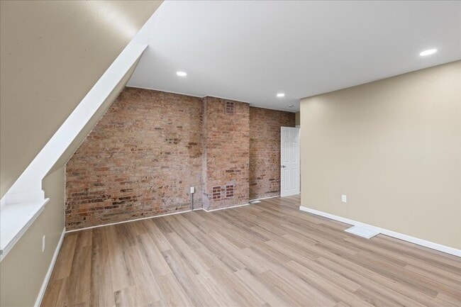 Building Photo - 602 State St