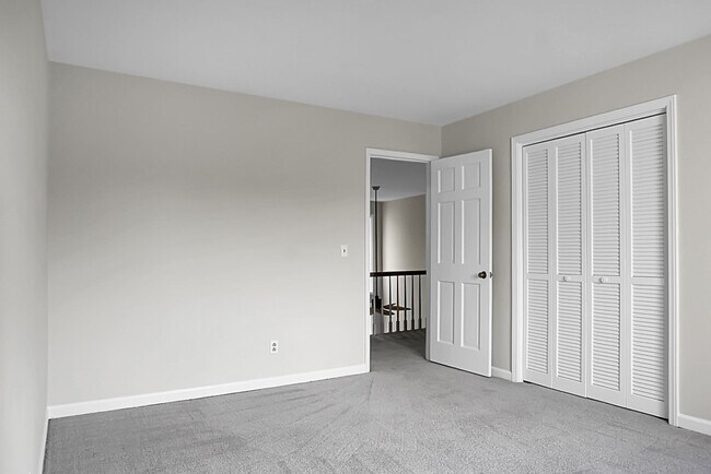 Building Photo - Spacious, Newly Renovated Villa Overlookin...