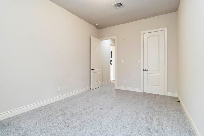 Building Photo - 944 Wilderness Oaks