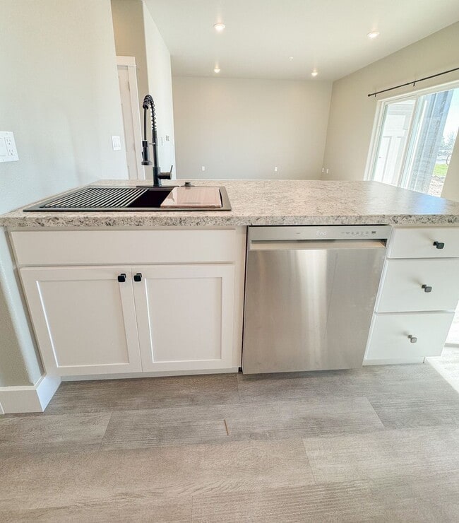 Building Photo - Pet Friendly 2 bed/ 2 bath unit at Soldier...