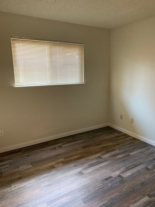 Building Photo - Nice 4 bedroom, 2 bathroom home in Citrus ...