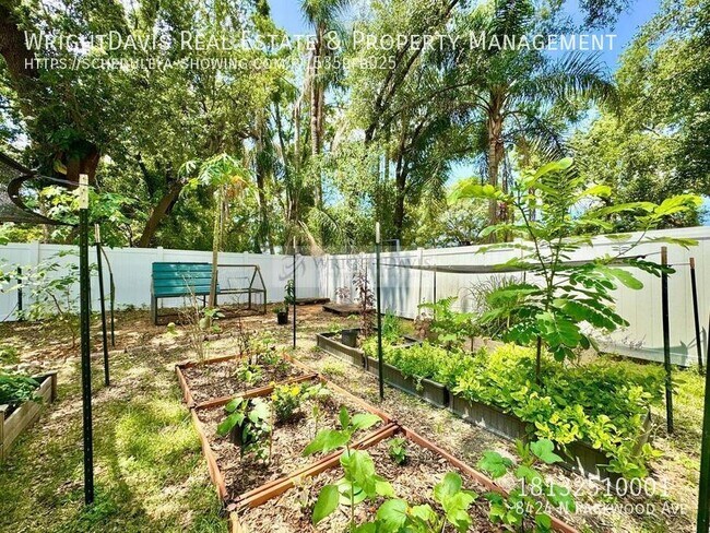 Building Photo - 8424 N Packwood Ave