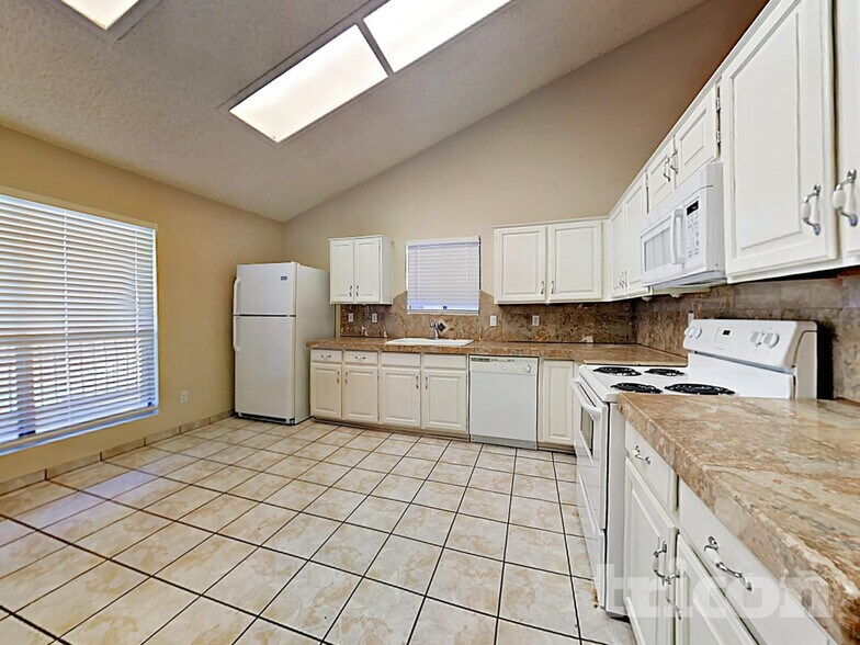 Building Photo - 7127 W McRae Way