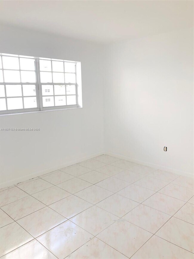 Building Photo - 462 Golden Isles Dr