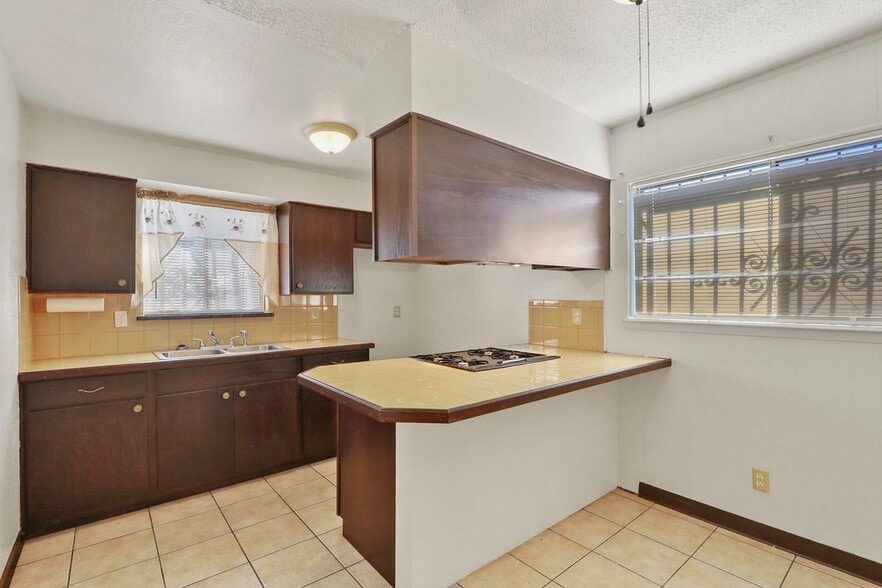 Building Photo - 5440 Viceroy Dr