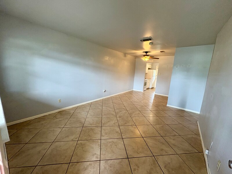 Building Photo - 326 Briarwood Dr
