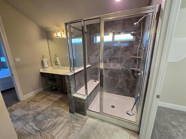 Building Photo - 539 Tanda Ln