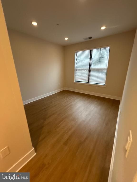 Building Photo - 624 Main St