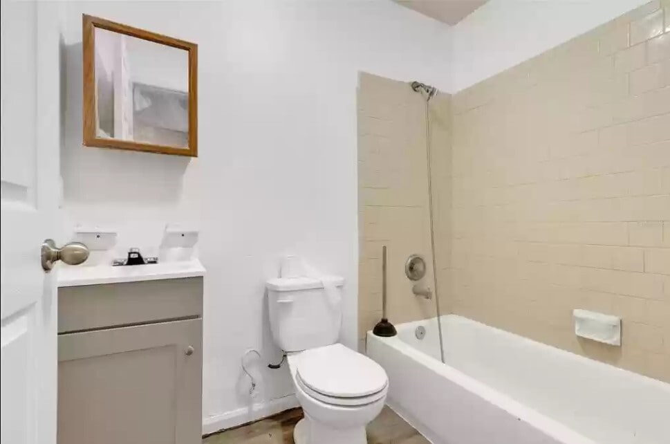 Washroom - 2705 Lake Henrietta St