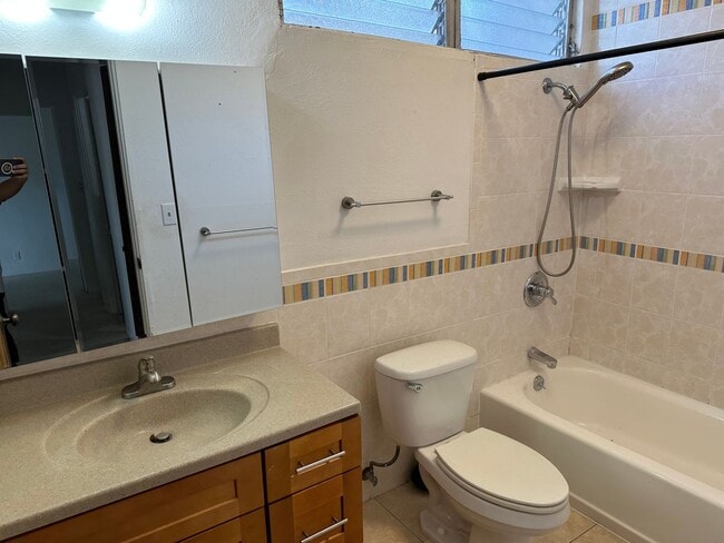 Building Photo - Spacious 3BR/2BA Split-Level End Unit with Private Courtyard