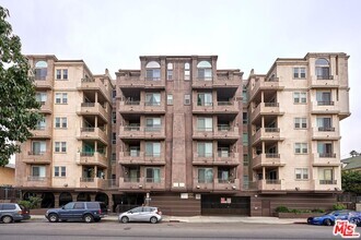 Building Photo - 848 Irolo St