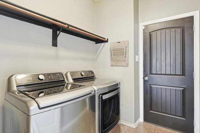 Building Photo - 444 Delgany Trail