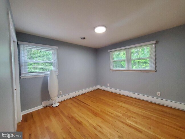 Building Photo - 4802 S Haven Dr