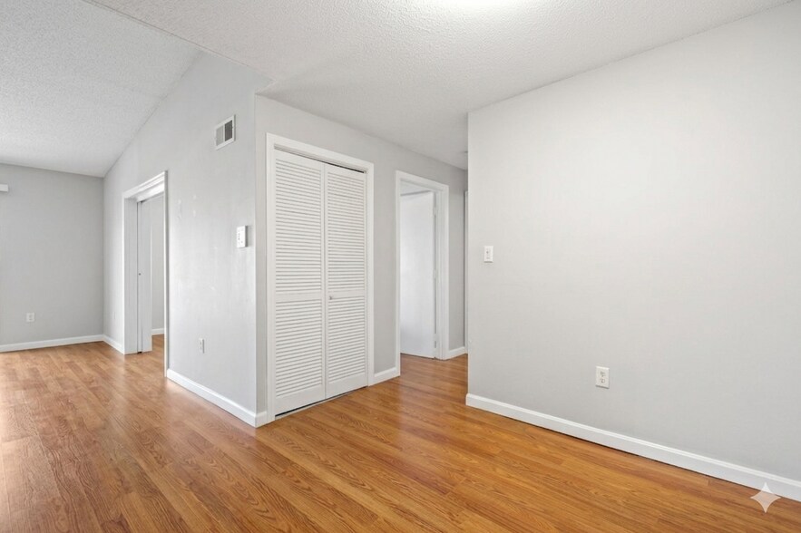 Building Photo - 5 Thoreau Ct