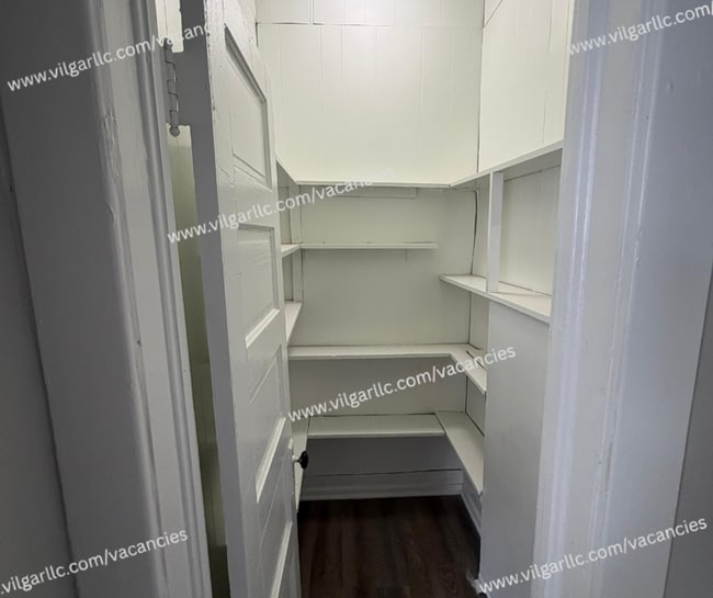 Building Photo - 3 Large Bedrooms • 1 Updated Bathroom house in Hammond, IN