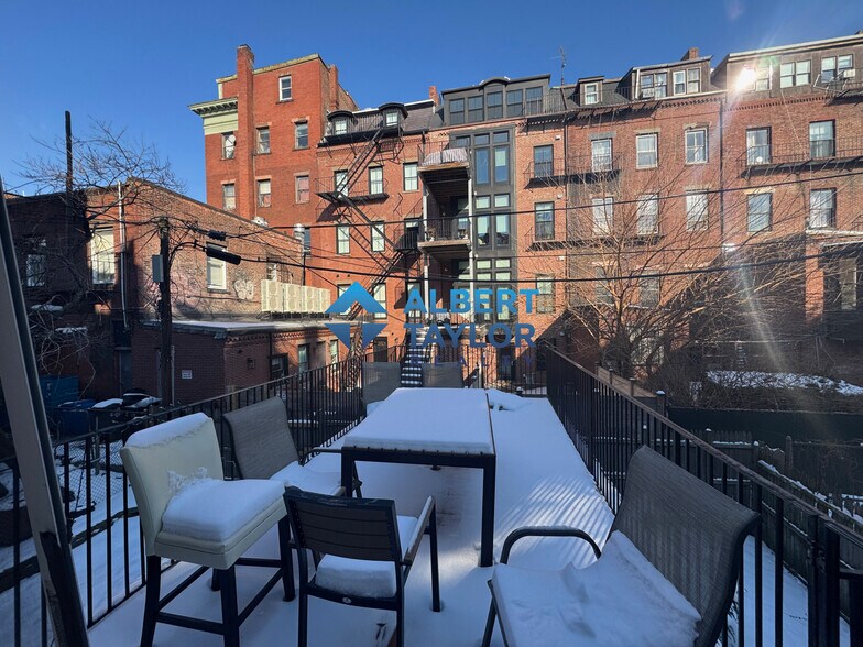 Large Private Patio - 237 Northampton St