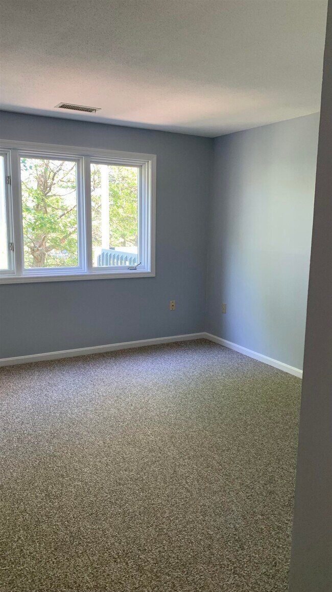 Building Photo - 30 Ledgewood Hills Dr